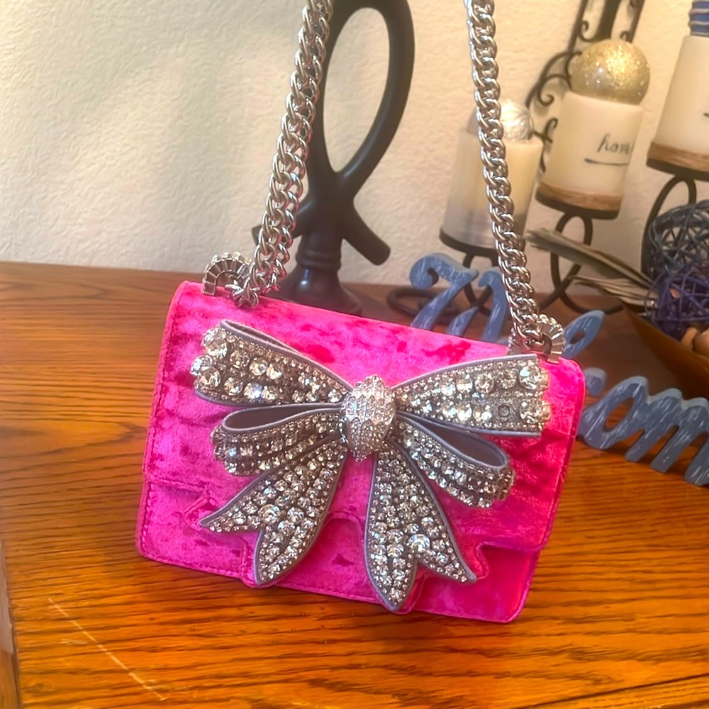 KURT GEIGER LONDON
SMALL SHOREDITCH BOW BAG